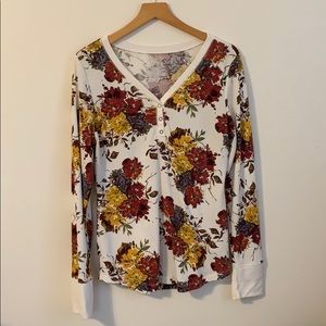 Woman’s Fall long sleeve top